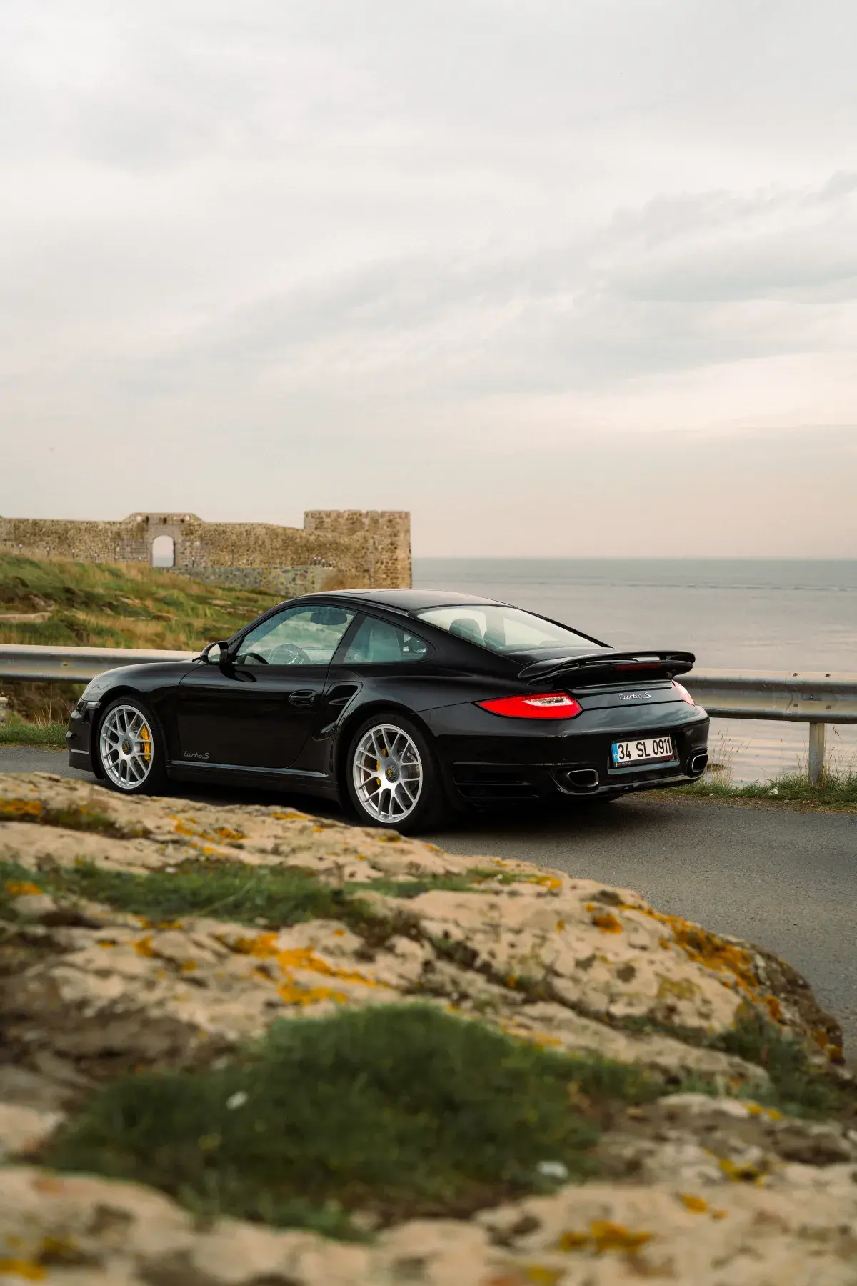Kırmızı Porsche 964 ön görünüm